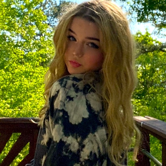 Meet your Posher, Brae - Picture 1 of 1